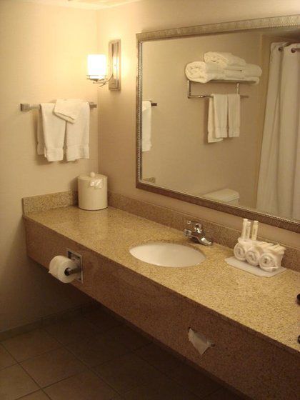 Express & Dtn-conv Ctr By Ihg