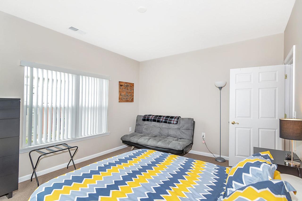 Your In Indy + Free Private Parking, 5min Downtown Apartment
