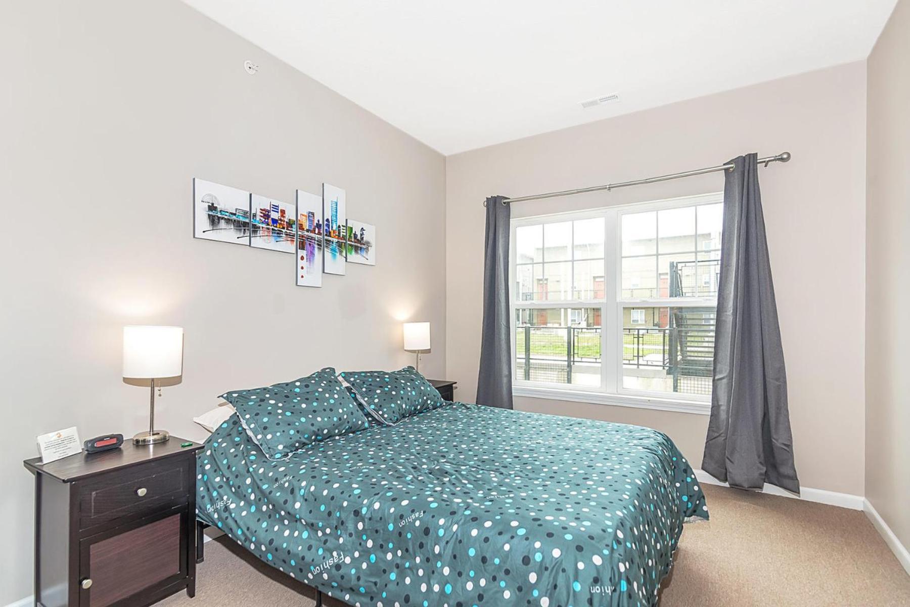 Your In Indy + Free Private Parking, 5min Downtown *
