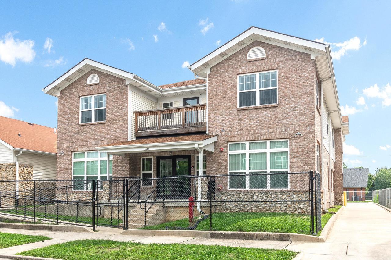 Your In Indy + Free Private Parking, 5min Downtown Apartment Indianapolis