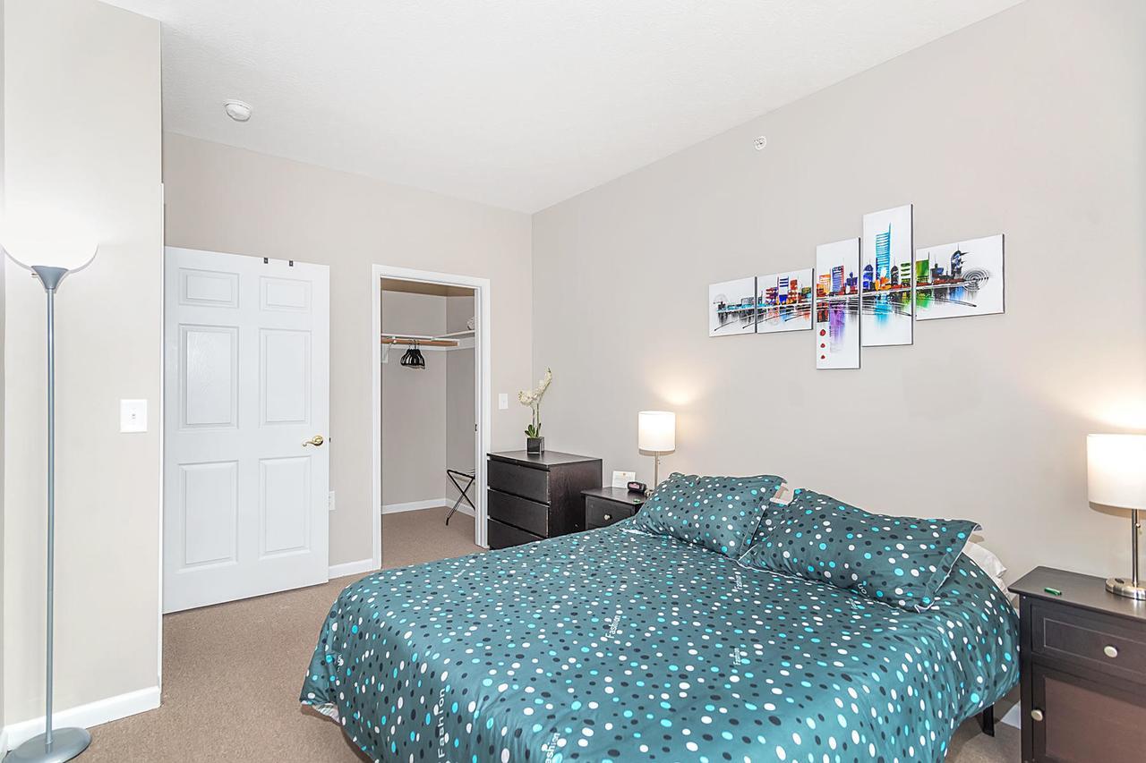 Your In Indy + Free Private Parking, 5min Downtown Apartment *