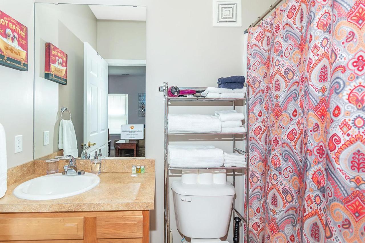 Your In Indy + Free Private Parking, 5min Downtown *