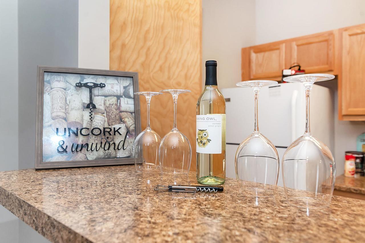 Your In Indy + Free Private Parking, 5min Downtown Apartment Indianapolis