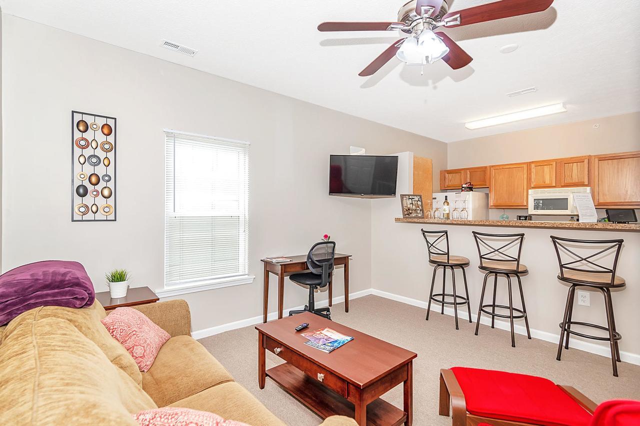 Your In Indy + Free Private Parking, 5min Downtown * Indianapolis