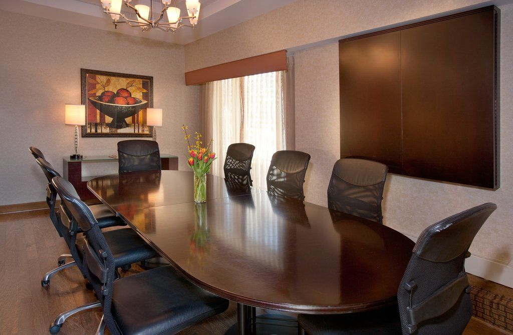 Hotel Embassy By Hilton Downtown