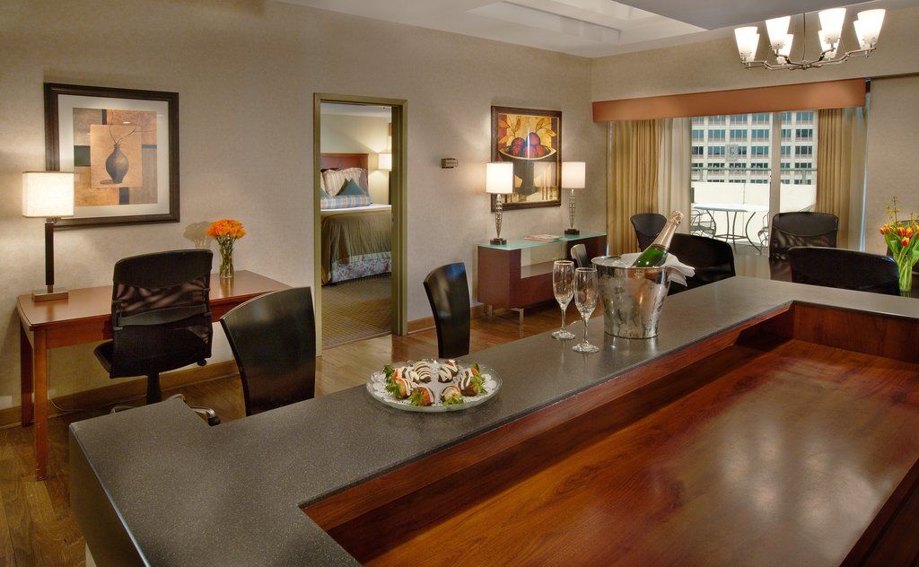 Hotel Embassy By Hilton Downtown Indianapolis