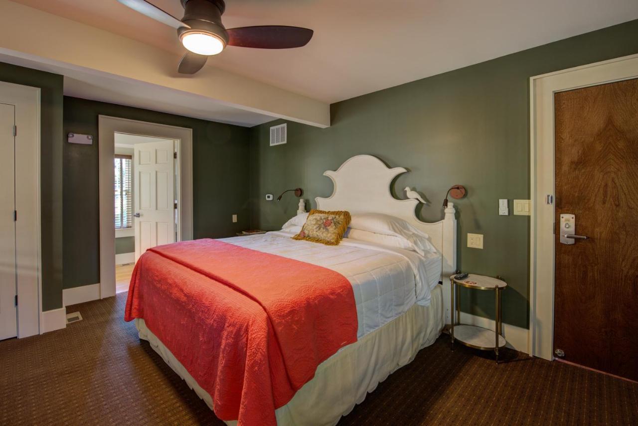 Broad Ripple Bed & Breakfast 3*