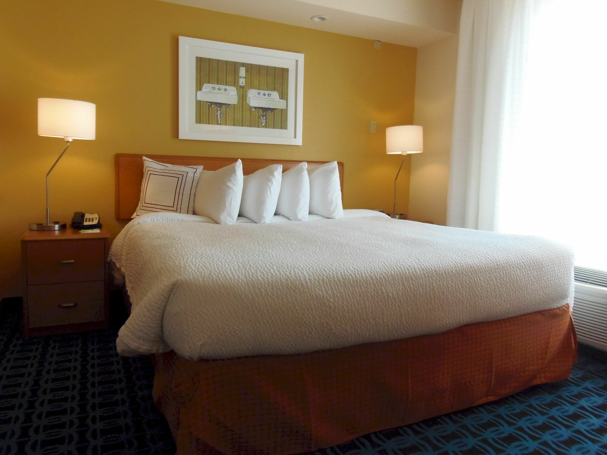 Fairfield & Airport Hotel 3*
