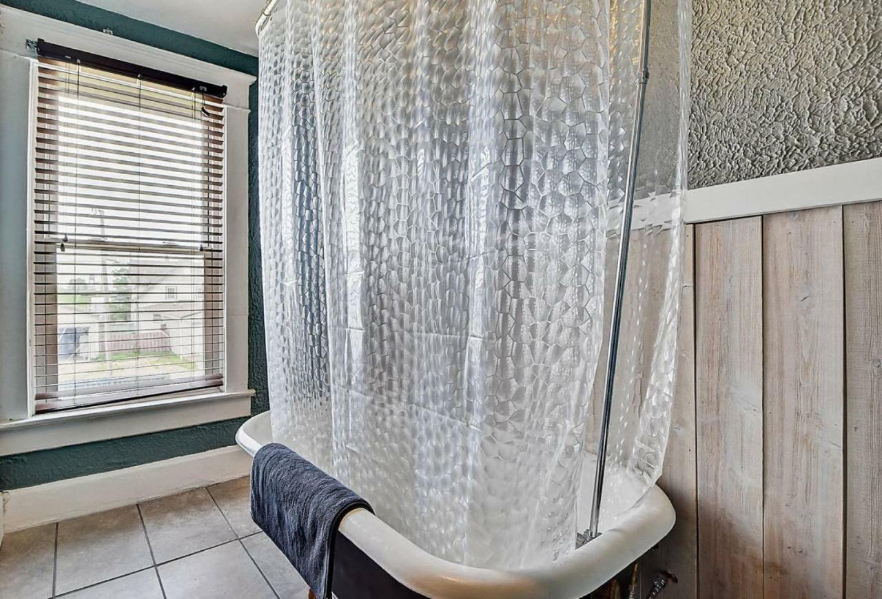 Designer House 5br! Steps To Downtown/fountain Sq! Bed & Breakfast Indianapolis