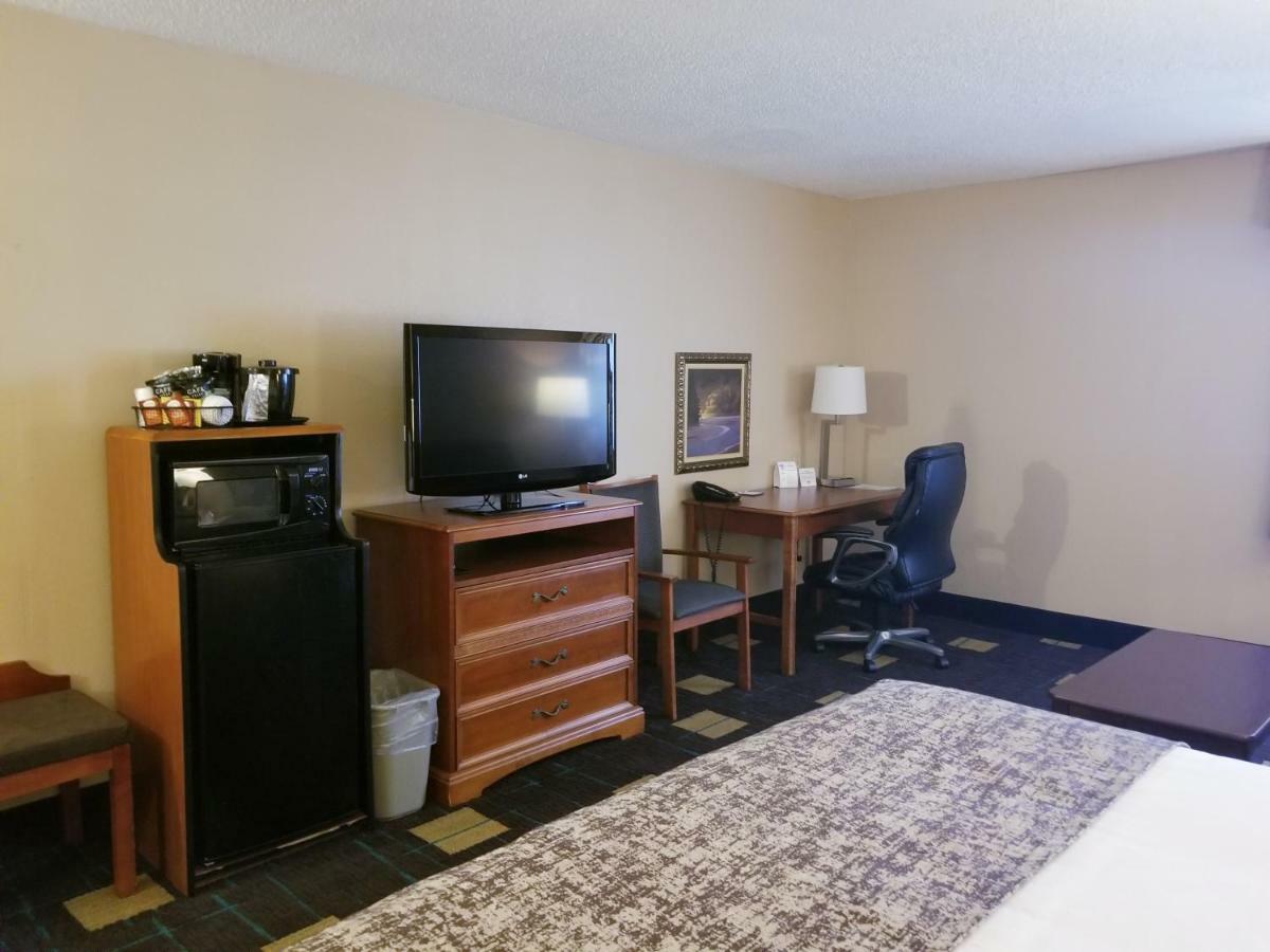 Baymont By Wyndham West Hotel 2*
