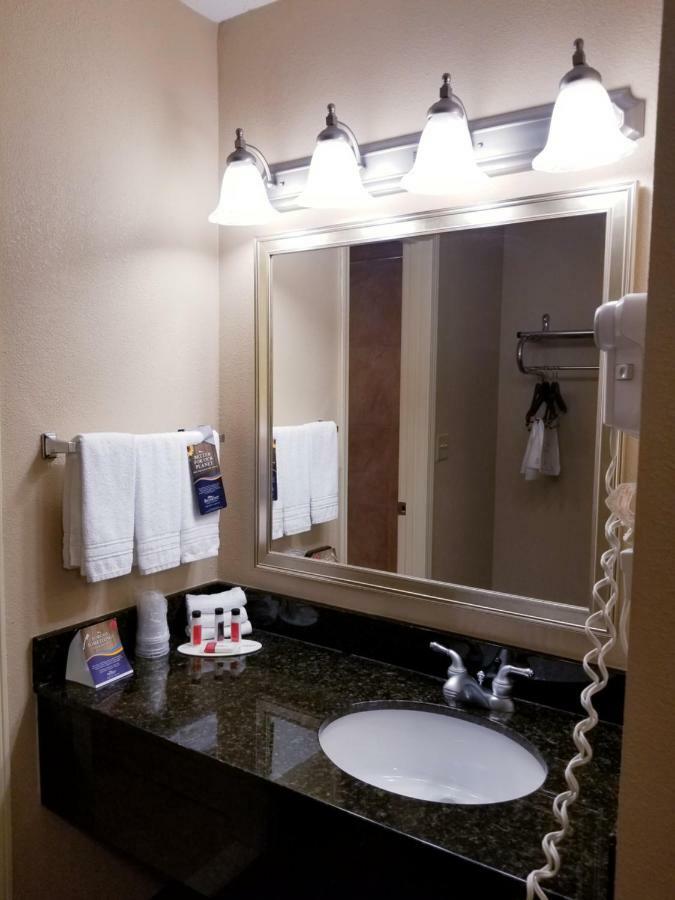 Baymont By Wyndham West Hotel