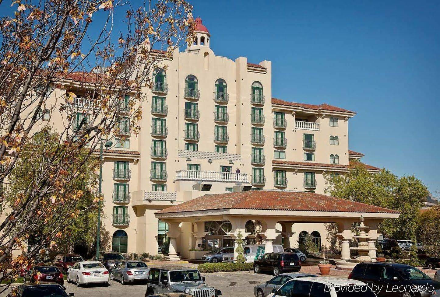 Hotel Embassy By Hilton North Indianapolis