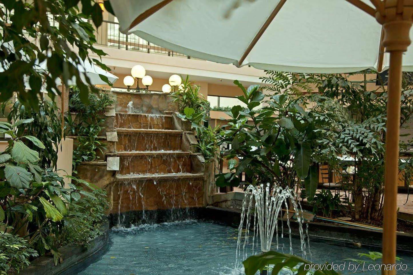 Hotel Embassy By Hilton North Indianapolis