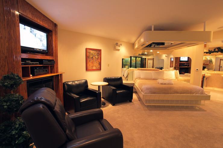 Sybaris Pool Indianapolis Love hotel