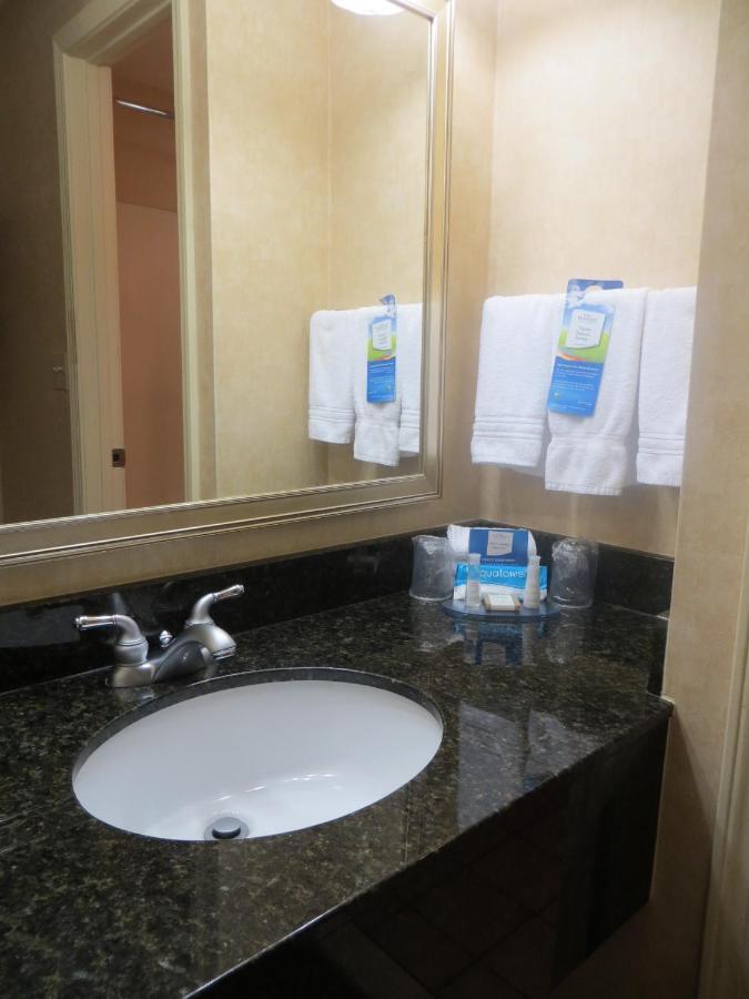 Baymont By Wyndham West 2*