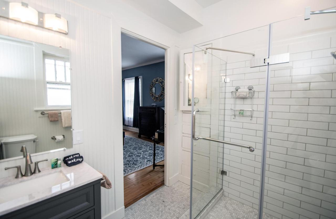 Looking Glass Inn 3*