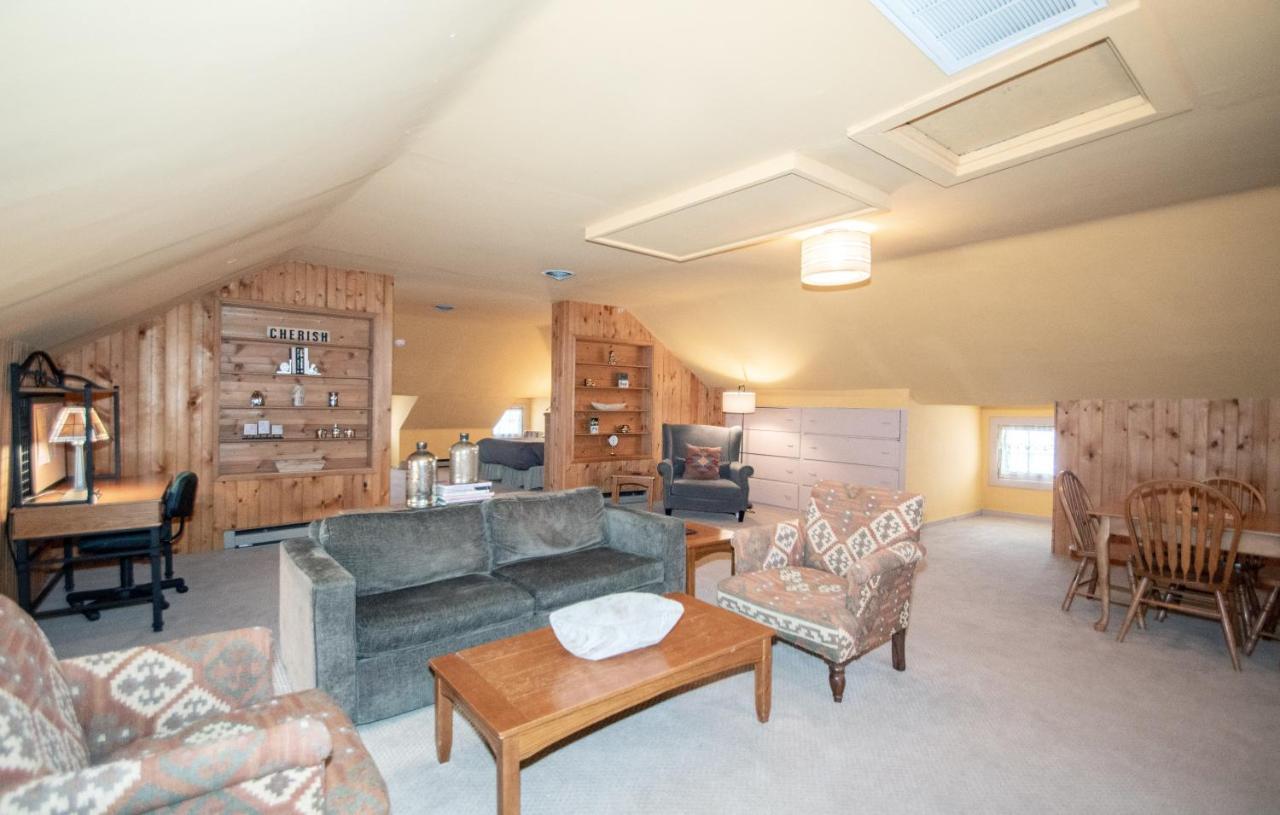 Looking Glass Inn 3*