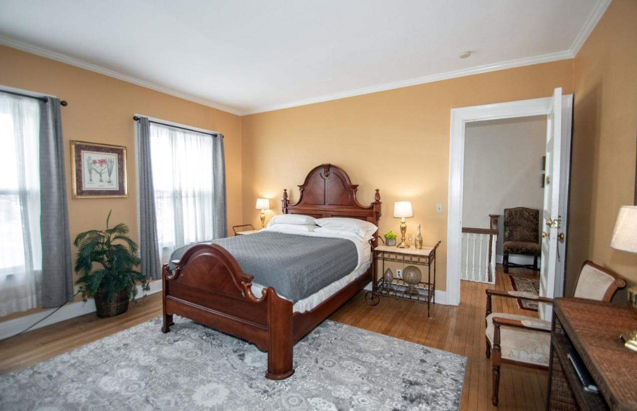 Looking Glass Inn Indianapolis