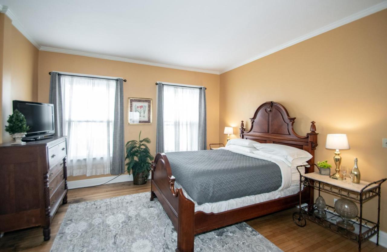 Looking Glass Inn Indianapolis