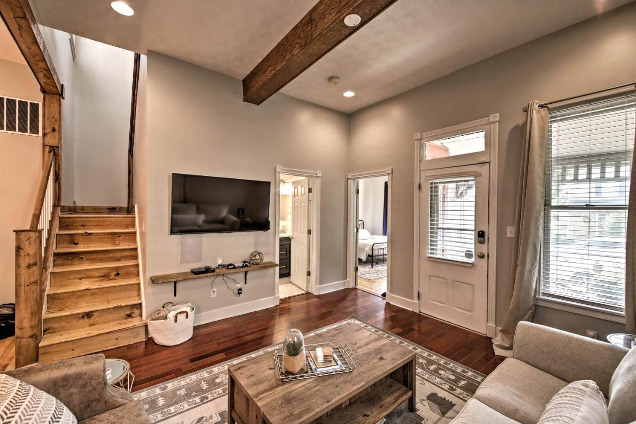 Updated Home, Walk To Lucas Oil! Holiday home *