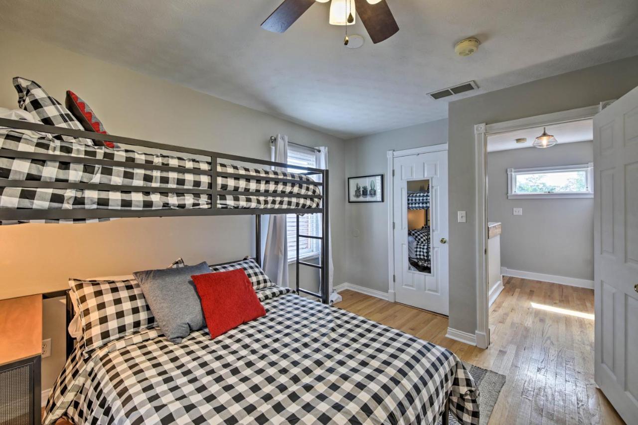 Holiday home Updated Home, Walk To Lucas Oil! Indianapolis