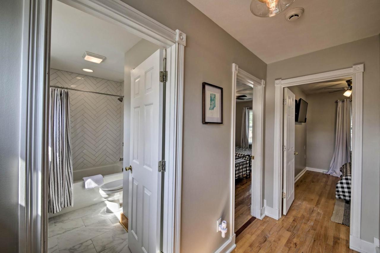 Updated Home, Walk To Lucas Oil! Holiday home Indianapolis