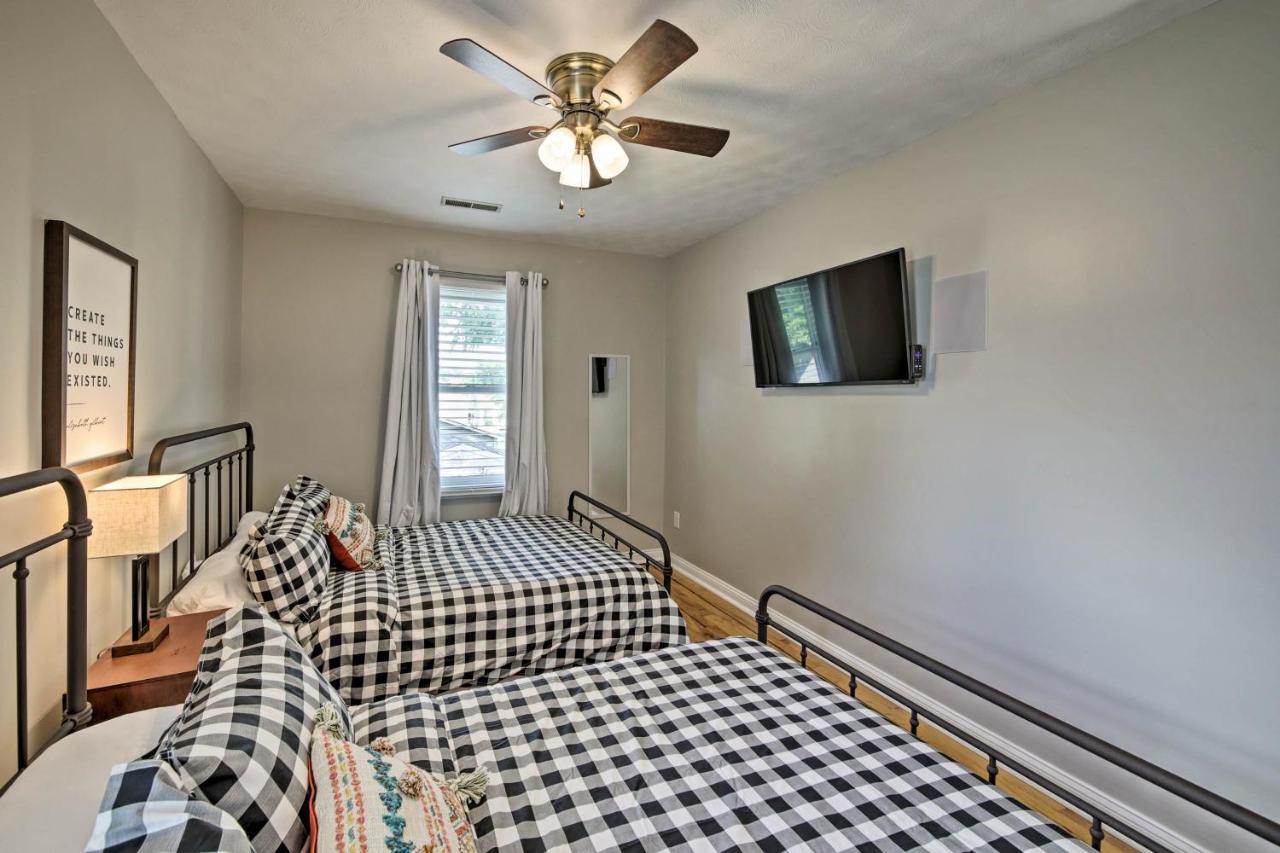 Holiday home Updated Home, Walk To Lucas Oil! *