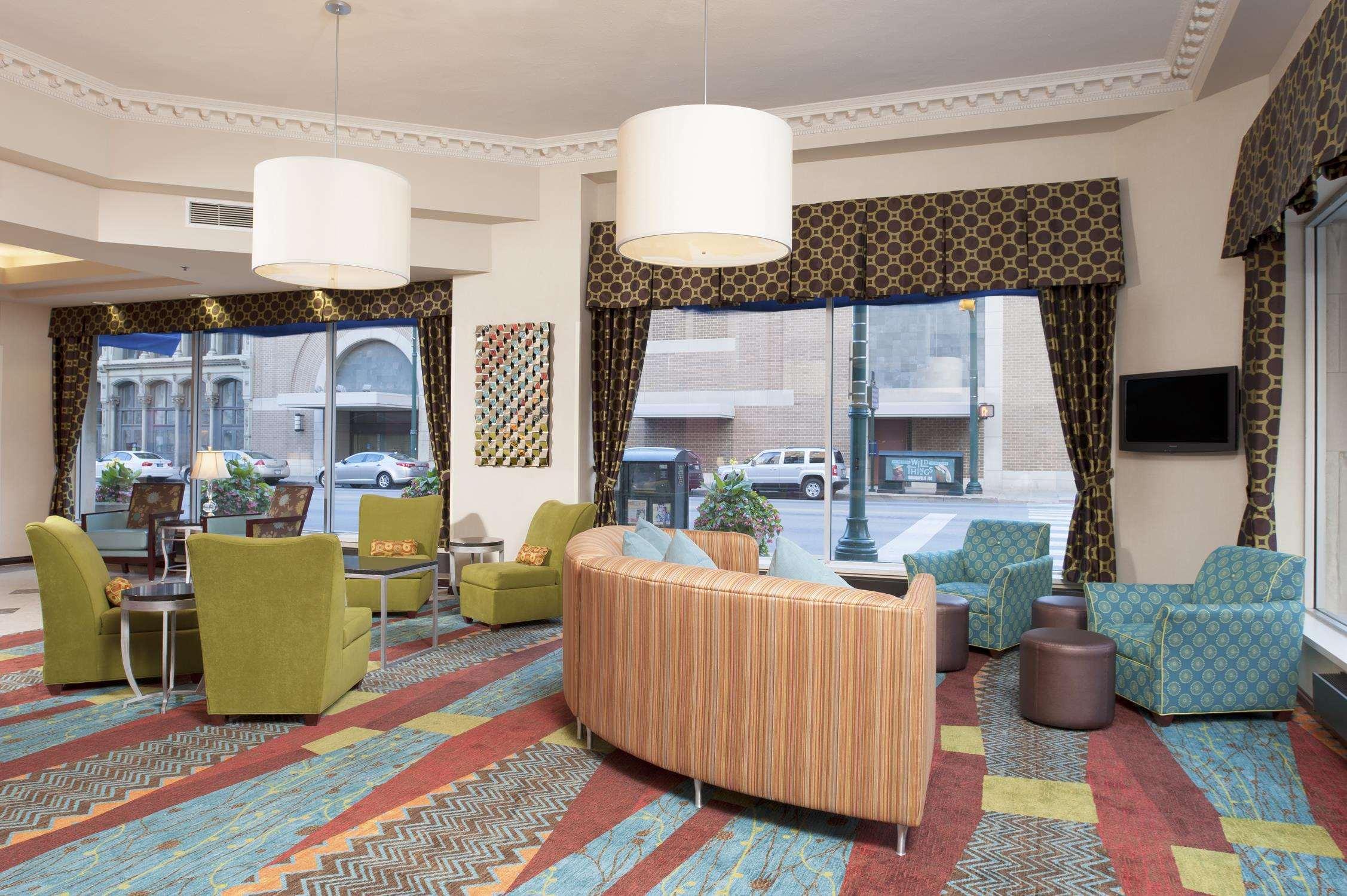 Hampton Downtown Across From Circle Centre Hotel 3*