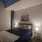 Frontdesk 800 Capitol Apts Downtown Indy