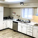 Spanish Style 3-Bedroom Home With Hot Tub