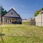 Indianapolis Home With Porch - Close To Mile Square!