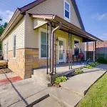 Indianapolis Home With Porch - Close To Mile Square!