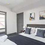 Modern Architect\'S Duplex By Cozysuites