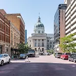 Indy Monument Circle Apt