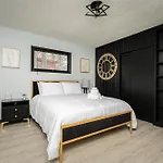 Modern 3 Bedroom Home W Hot Tub Movie Room Dog Park