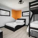 Modern 3 Bedroom Home W Hot Tub Movie Room Dog Park