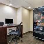 Comfort Inn & Suites North At The Pyramids
