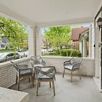 Modern Apt - Downtown Charm - Ideal Location