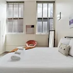 Cozysuites - 1Br With Direct Skybridge Access #4