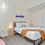 Cozysuites - 1Br With Direct Skybridge Access #4