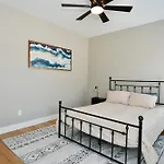 Charming Modern Duplex Well Located Near Broad Ripple