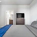 2Br Balcony Suite Gym & Pool Downtown At Cityway