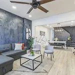 Amazing New Home Minutes To Downtown & Stadium!