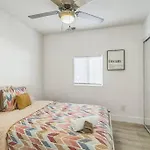 Amazing New Home Minutes To Downtown & Stadium!