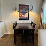 Downtown Studio With Full Kitchen And Bath