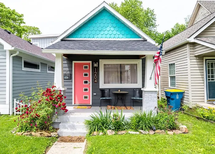 The Colorful Cottage Charming Fountain Square Home