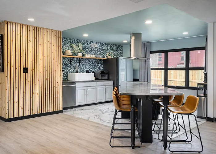 Modern 3 Bedroom Home W Hot Tub Movie Room Dog Park