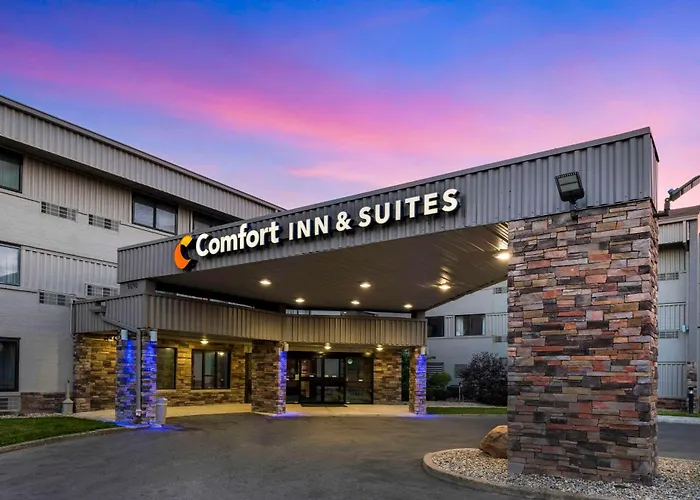 Comfort Inn & Suites North At The Pyramids