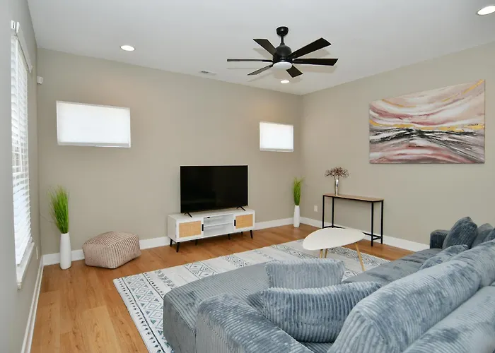Charming Modern Duplex Well Located Near Broad Ripple