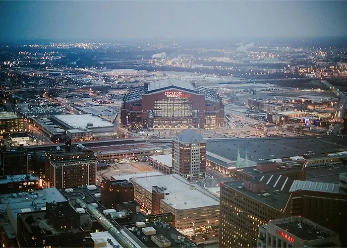 Amazing New Home Minutes To Downtown & Stadium!